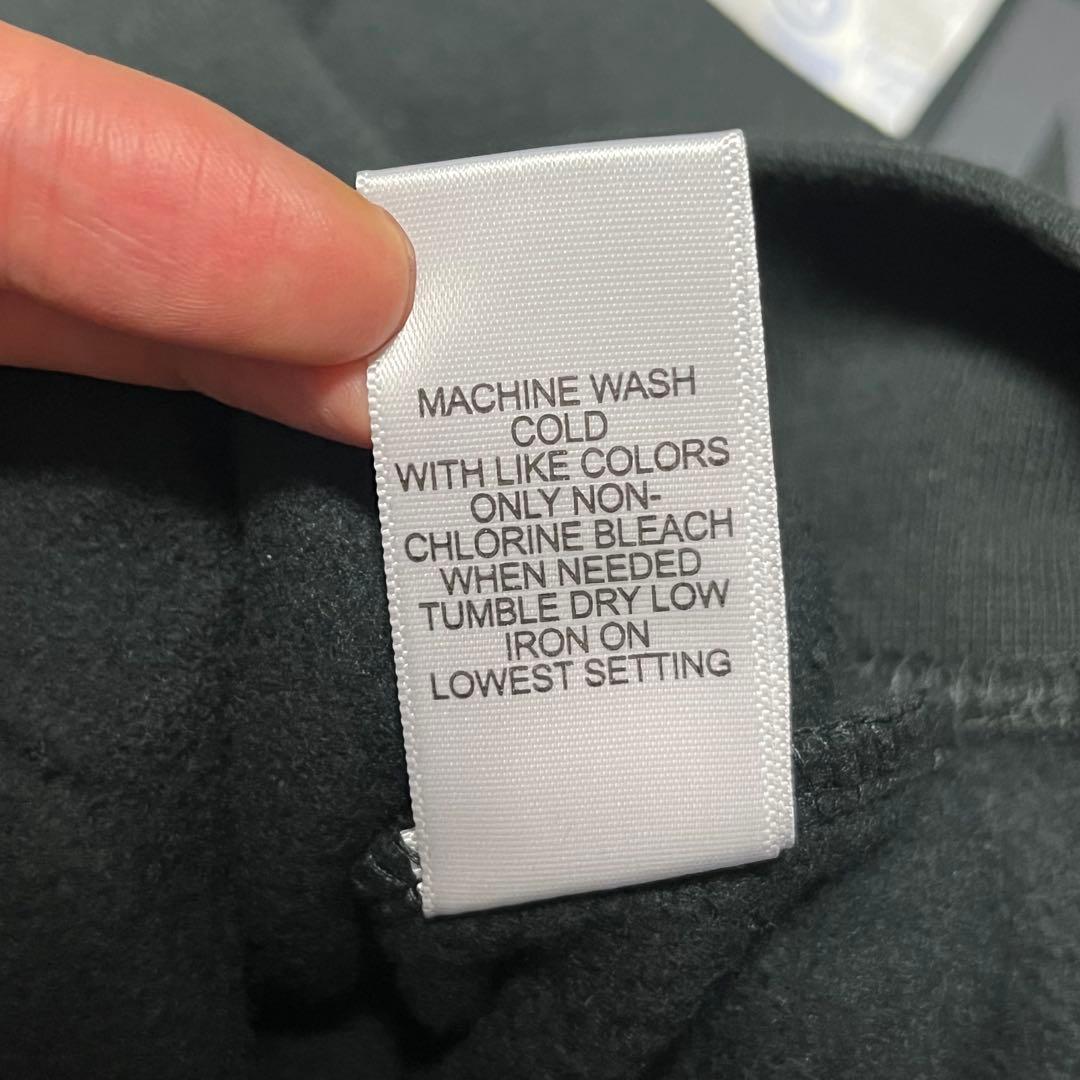 Fog Essentials ブラック黒パーカー人気ロゴ 反射フォント