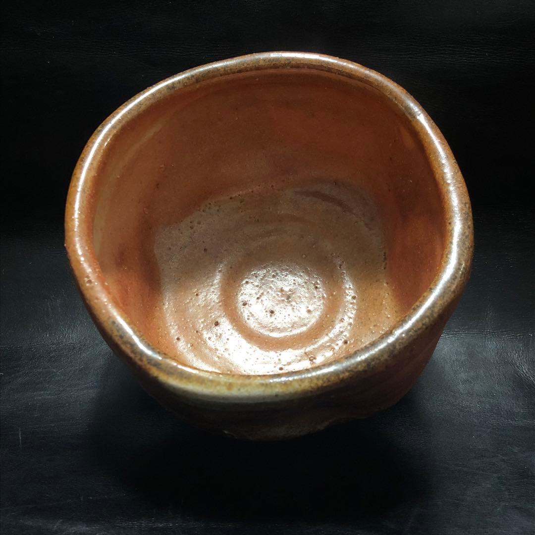 究極の美◼️蔵から、また凄そうな赤茶白い釉薬の美しい抹茶茶碗が出