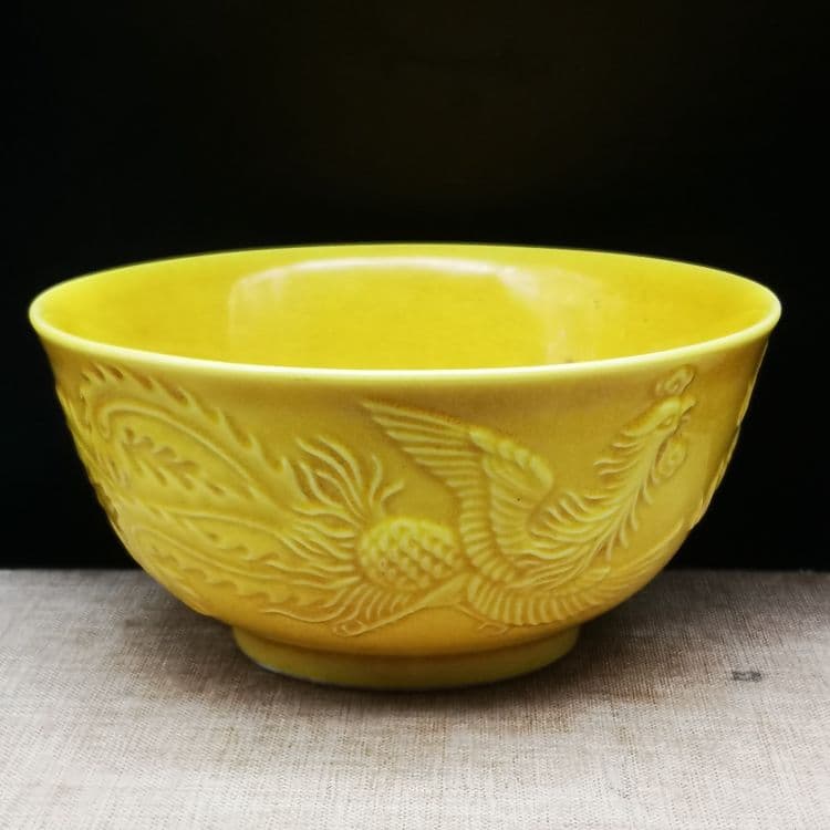 明弘治黄釉彫龍鳳呈祥紋茶碗 景徳鎮 陶磁器 装飾品 工芸品 美術品 置物