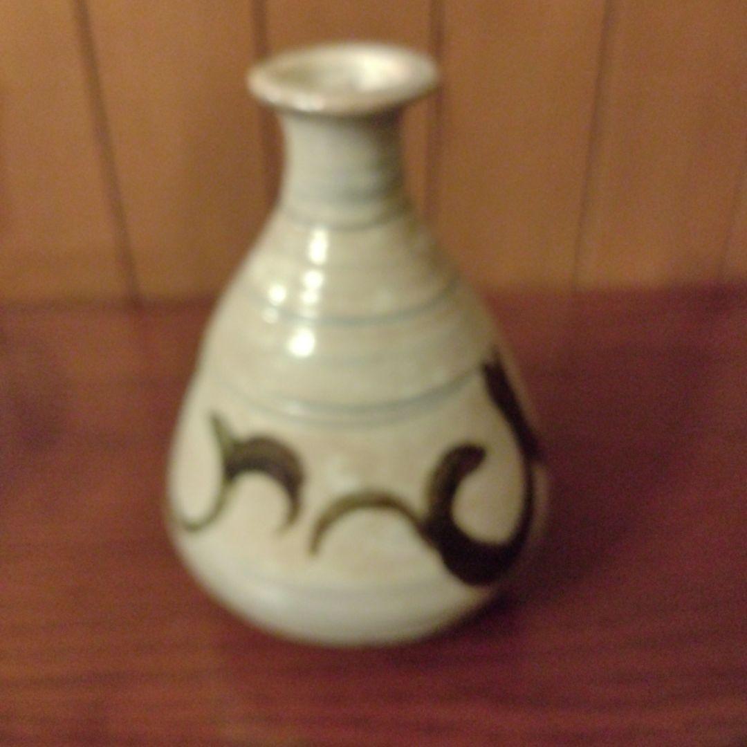 李朝　鶏龍山徳利 鶏龍山徳利 by 唐金銅仏 | Art Scenes | Find and collect your