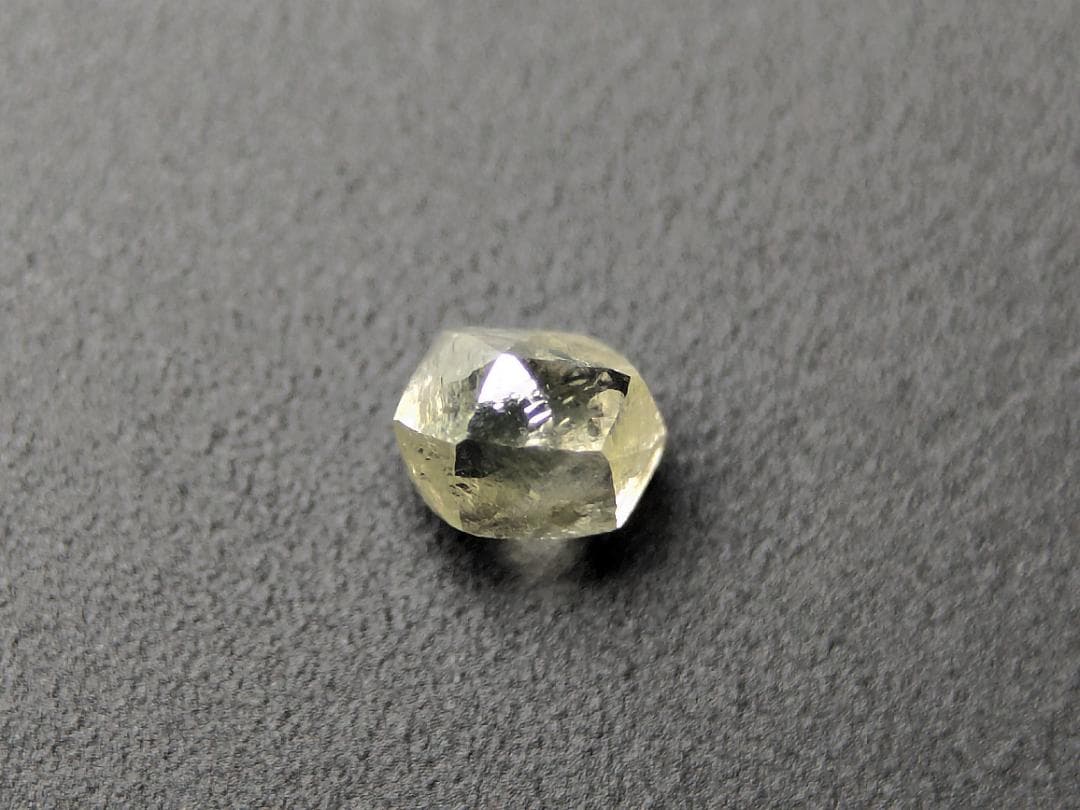 蛍光ダイヤモンド原石4色セット 計0.411カラット ボツワナ産