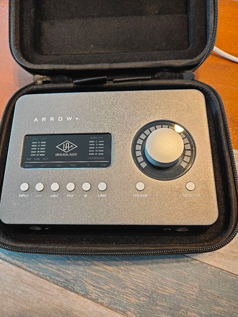 Universal Audio Arrow オーディオインターフェイス