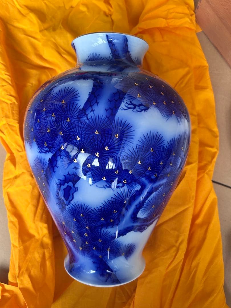 花瓶 香蘭社 花器 染錦模様　老松文 染付金彩　高さ約35cm磁藝工房謹製