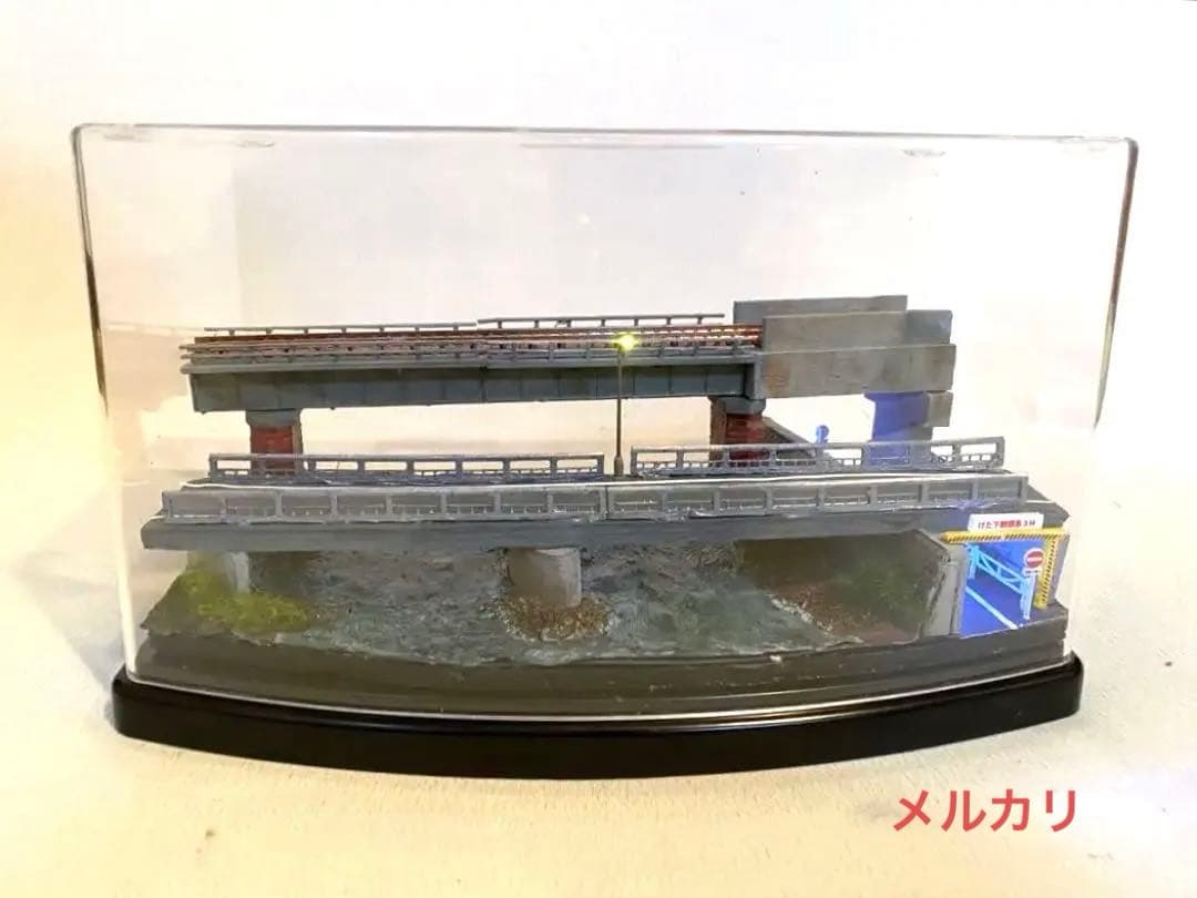 Nゲージ　鉄道　ジオラマ　模型　ガーター橋と架道橋　展示台　LED照明付き