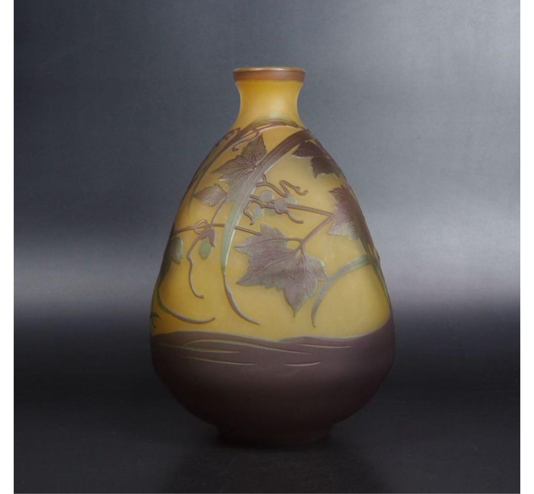 送料無料 時代物 被せガラス蔦葛文扁壺 花文花瓶 高さ23.5cm