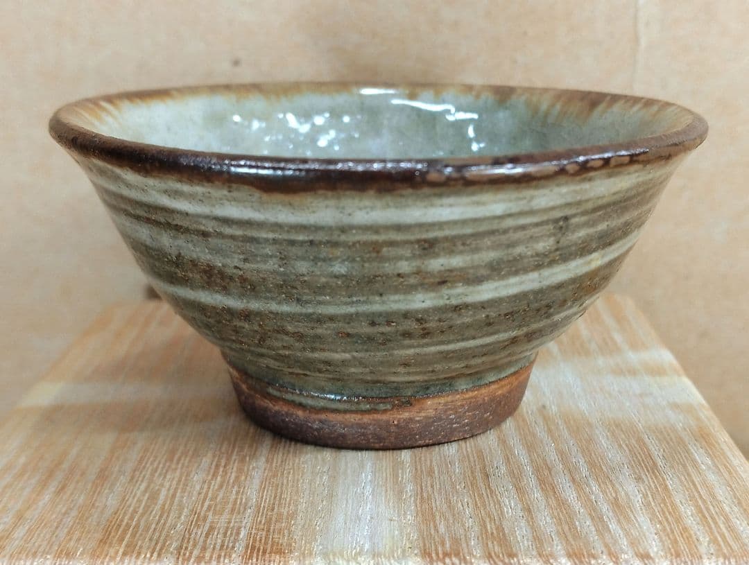 傑作【本物保証】金城次郎 壷屋焼ぐい呑(笑魚文ぐい呑）共箱 栞 人間国宝 美品