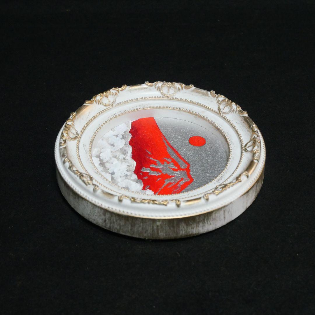 油彩画 円形ミニ絵画「赤富士」 銀の空と白い雲