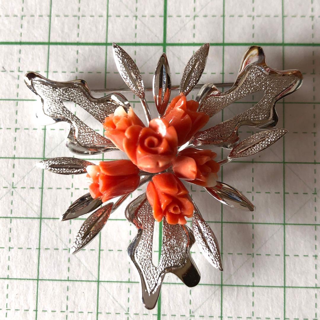 珊瑚 花彫刻 ブローチ （232）