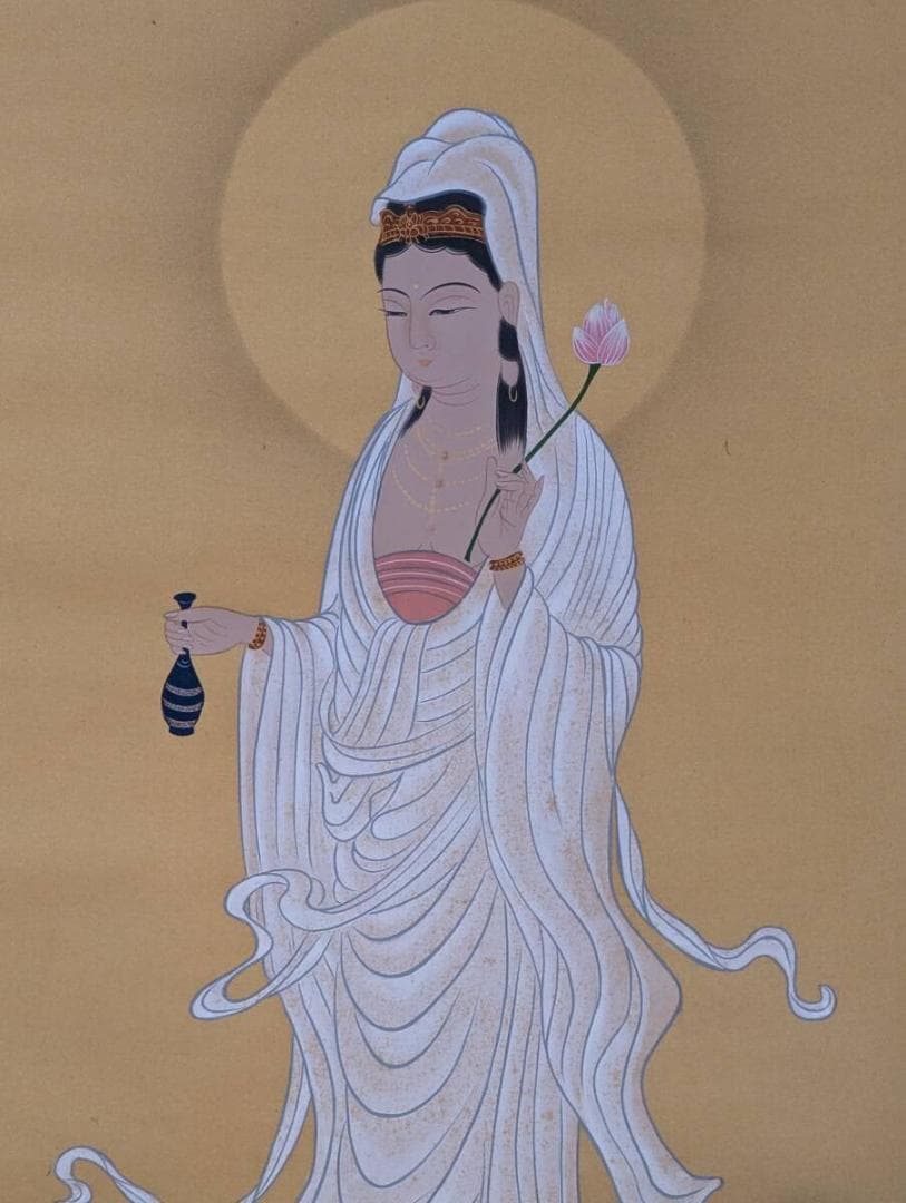 真作】掛軸 慈愛の白衣観音 清らかな救済の姿 蓮華に立つ観音