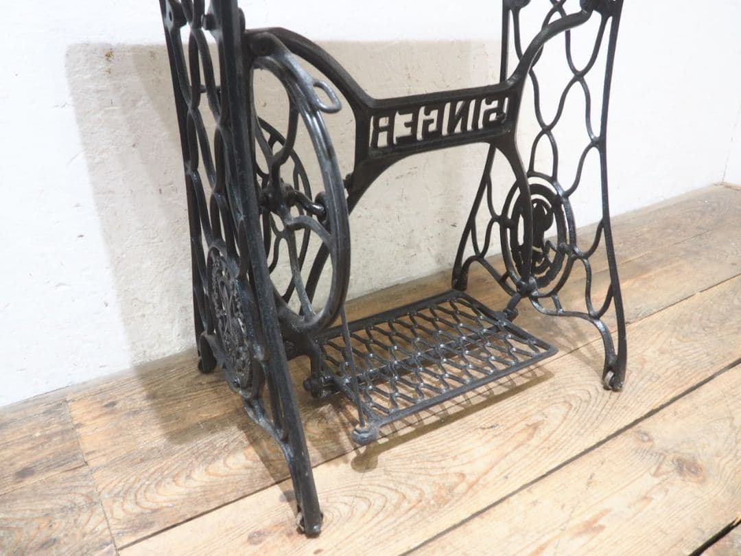 1225 ラワンの一枚天板　網目のシンガーミシンテーブル　レトロ　ビンテージ