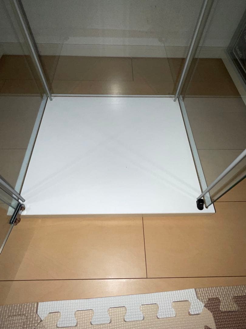 梱包・発送たのメル便】IKEA デトルフ ガラス扉キャビネット - メルカリ