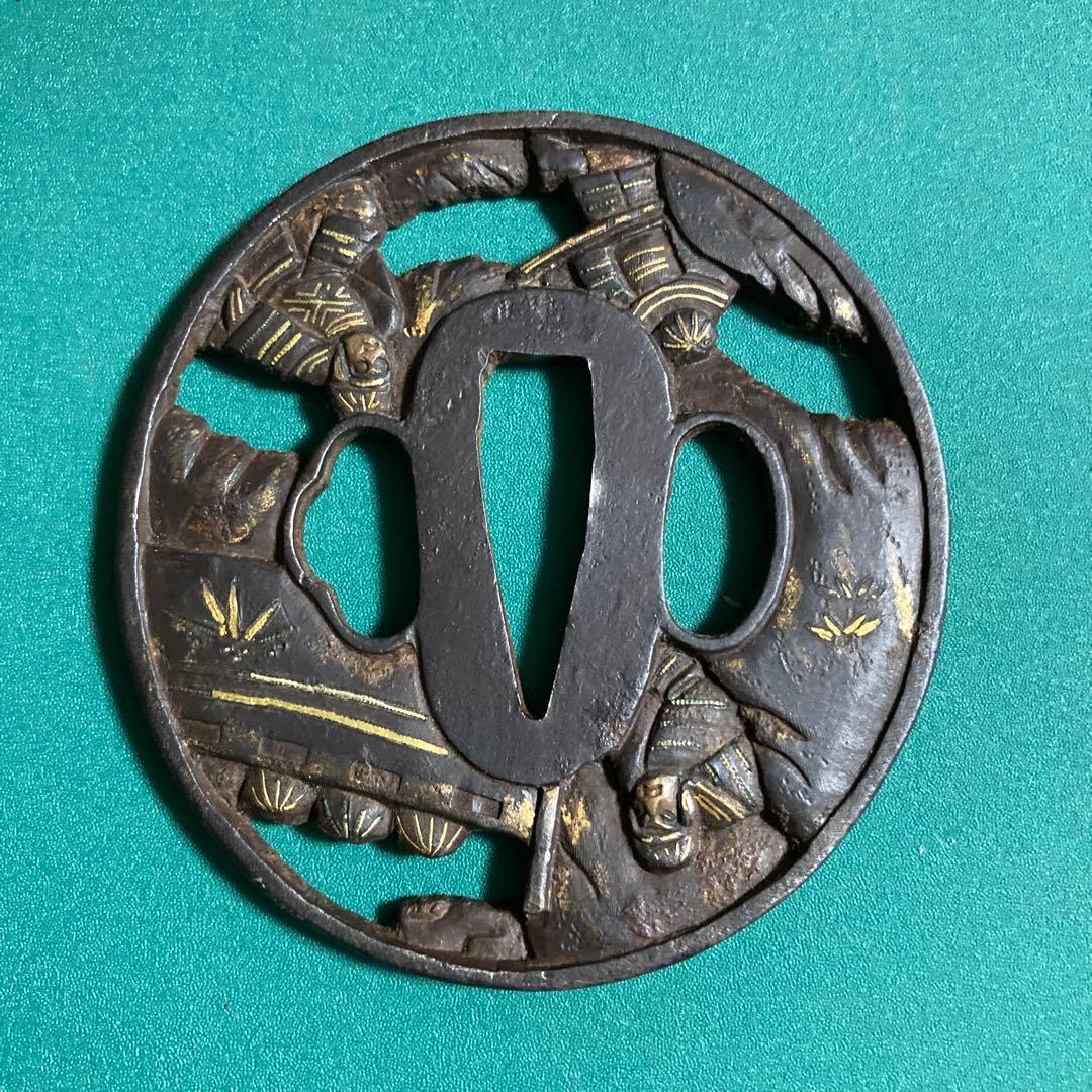 刀の鍔　鍔　鐔　刀　刀装具　武具【kurokunn】H