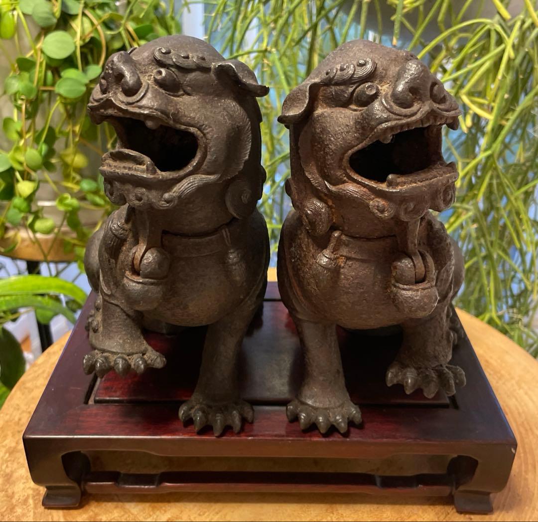 中国 骨董品 鉄製 狛犬 獅子像 木製台座付き - メルカリ