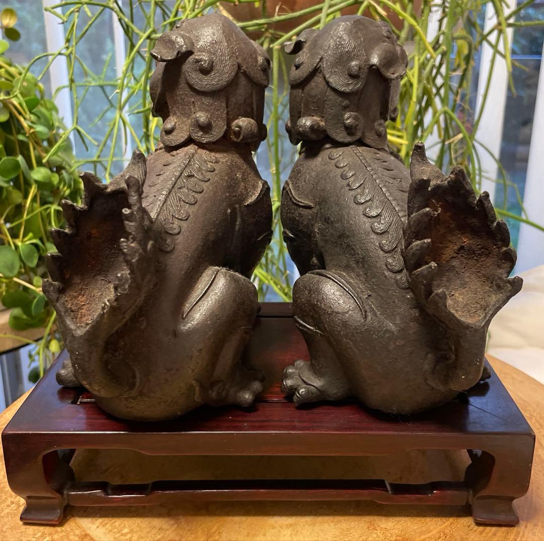 中国 骨董品 鉄製 狛犬 獅子像 木製台座付き - メルカリ