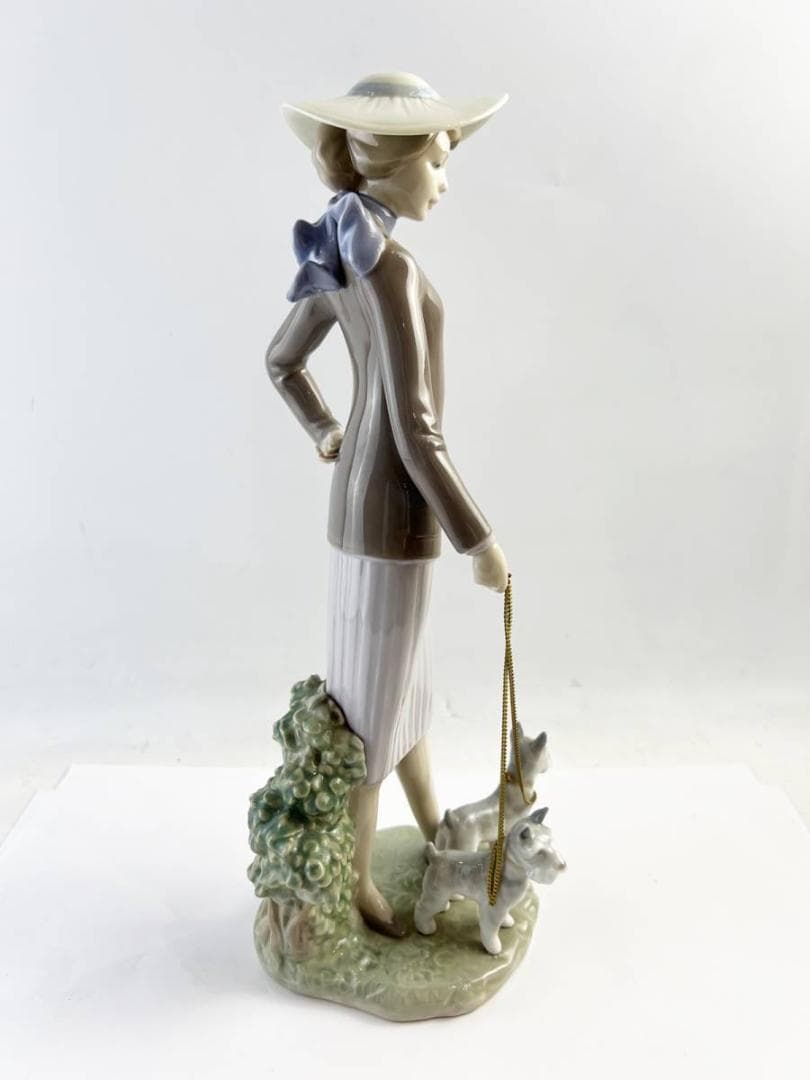 リヤドロ フィギュリン 6760『犬の散歩』 陶器の置物/ヨークシャー