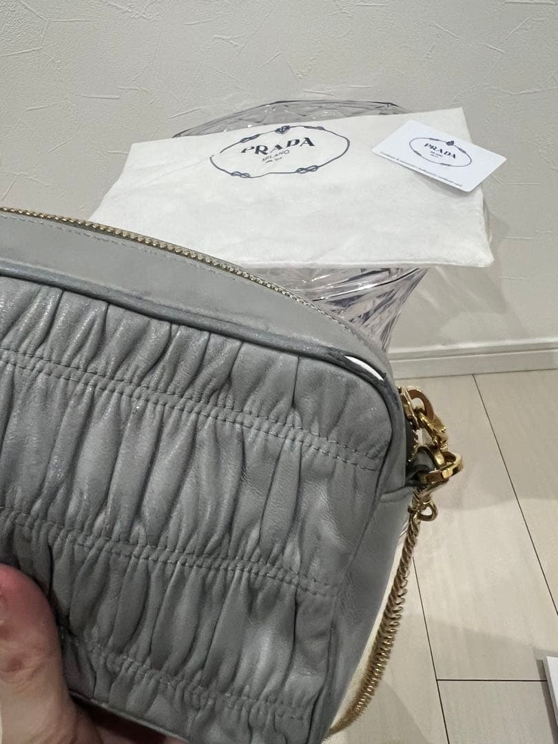 PRADA ギャザー入りショルダーバッグ グレー