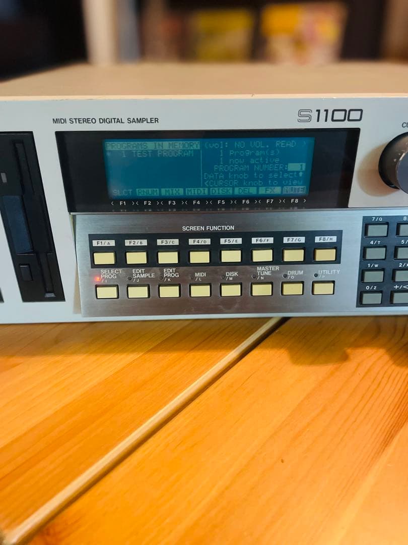 AKAI S1100 ※完動品※拡張メモリ搭載※内部メンテナンス済 AKAI S1100