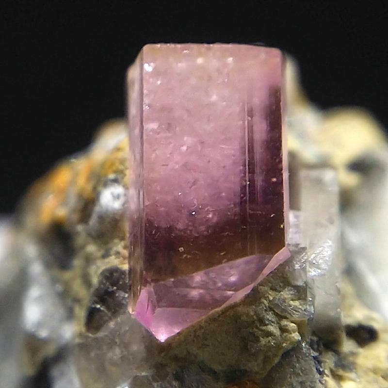 528 ピンクトパーズ トパーズ カトラン 結晶 母岩付 原石 - メルカリ