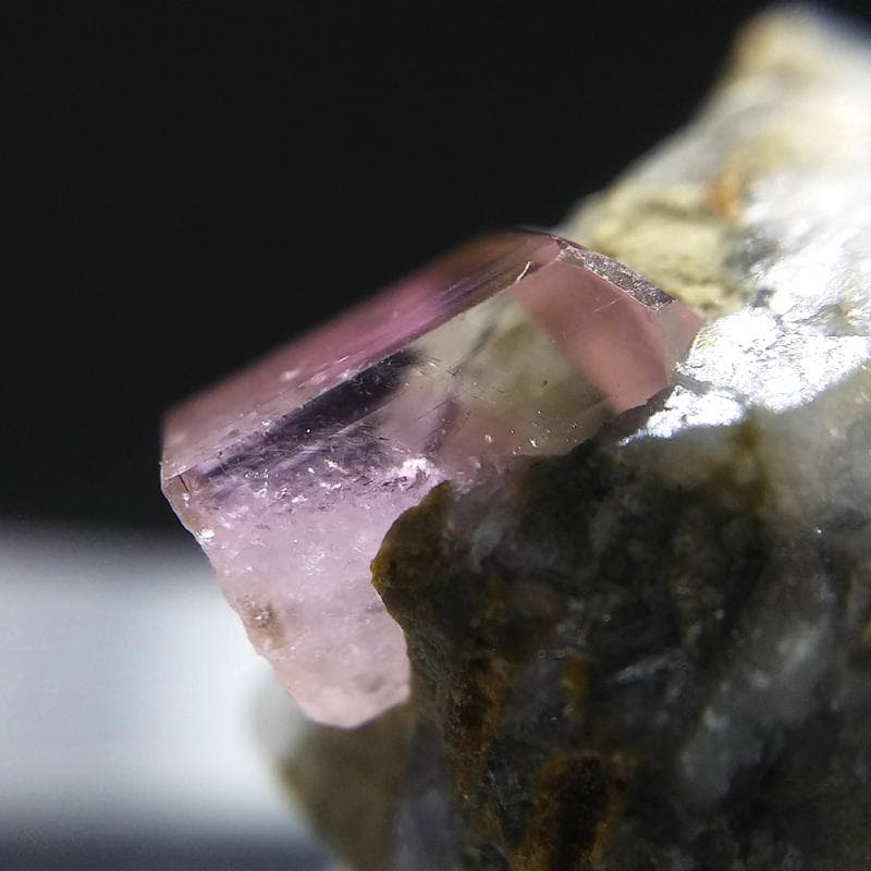 528 ピンクトパーズ トパーズ カトラン 結晶 母岩付 原石 - メルカリ