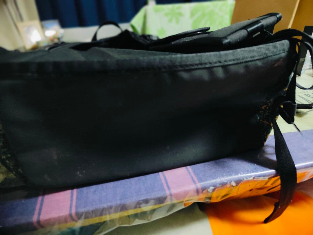 CHROME 多色リュック 別売りの携帯のポーチと小物ポーチ付き