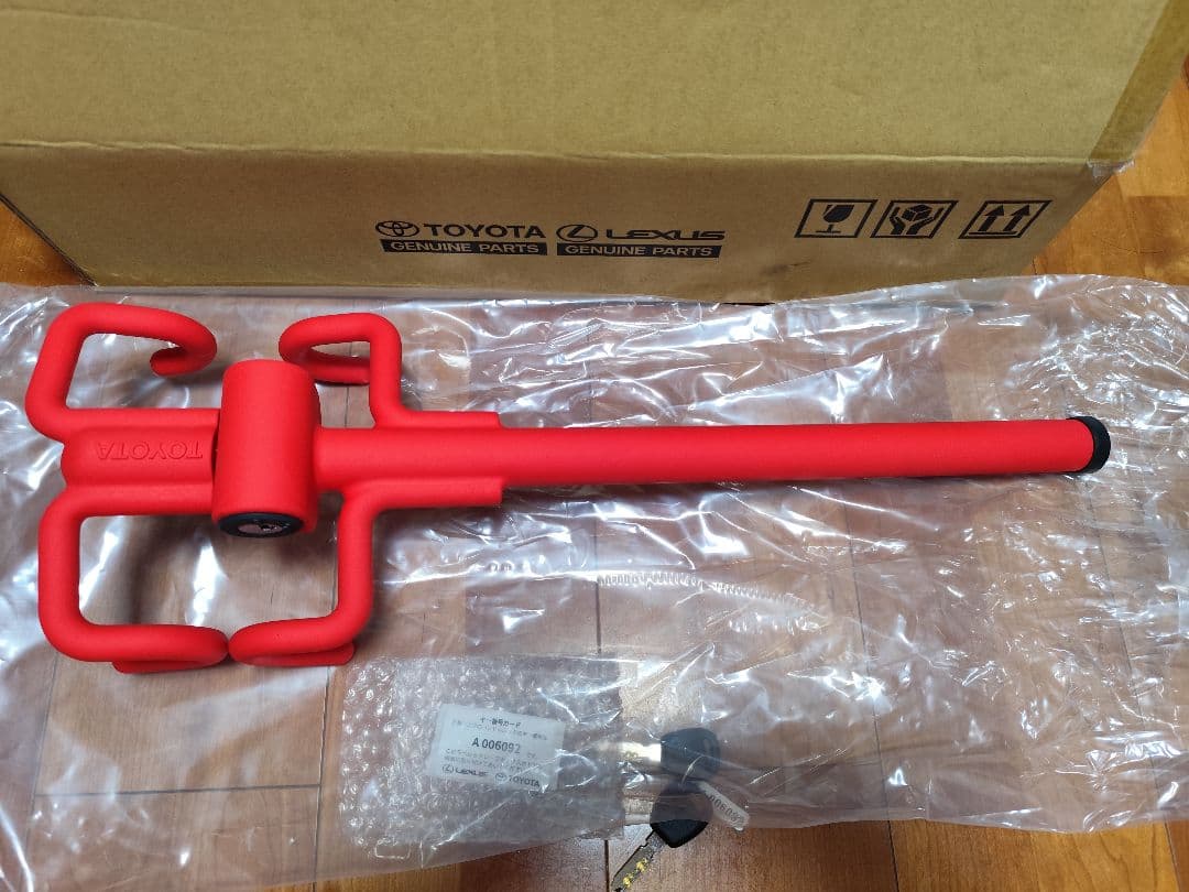 TOYOTA ステアリングロック 赤　新品未使用　梱包