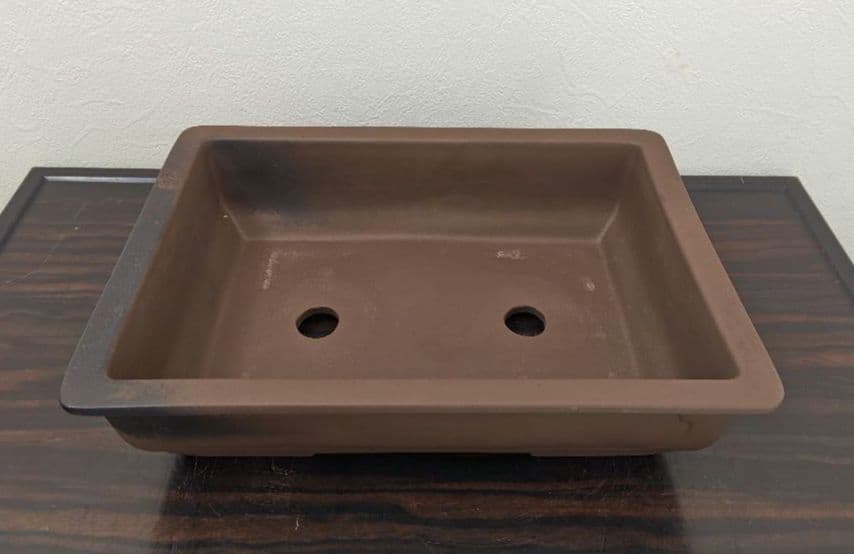 ブラウンの陶器製長方角形盆栽鉢 約32cm×23.5cm×8.7cm　落款　宝泉