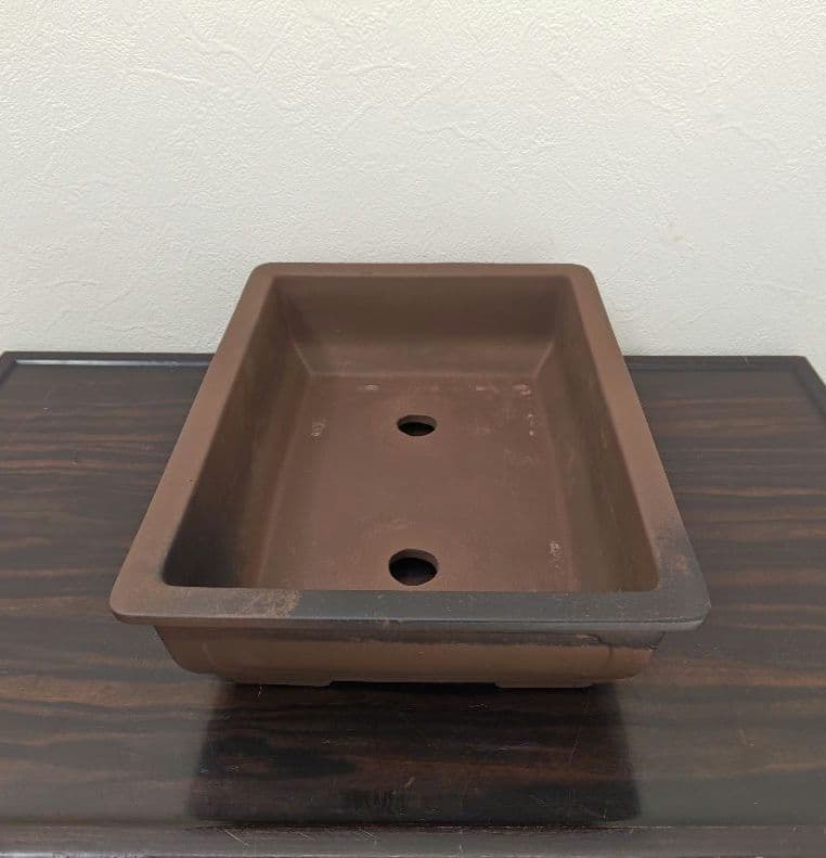 ブラウンの陶器製長方角形盆栽鉢 約32cm×23.5cm×8.7cm　落款　宝泉
