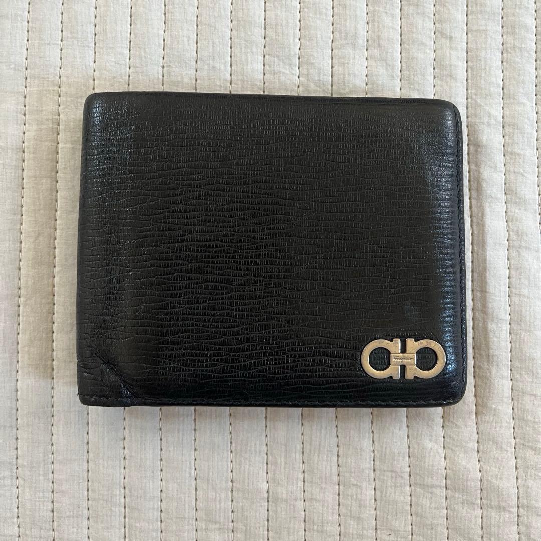 サルヴァトーレフェラガモ 二つ折り財布 - メルカリ