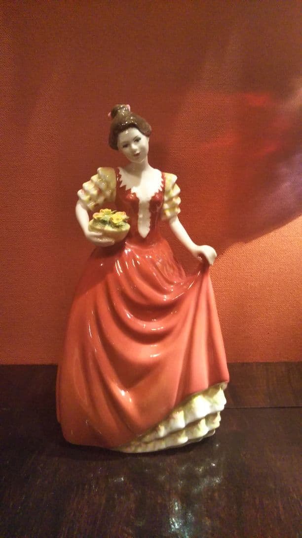 ロイヤルドルトン 陶器人形オブジェ