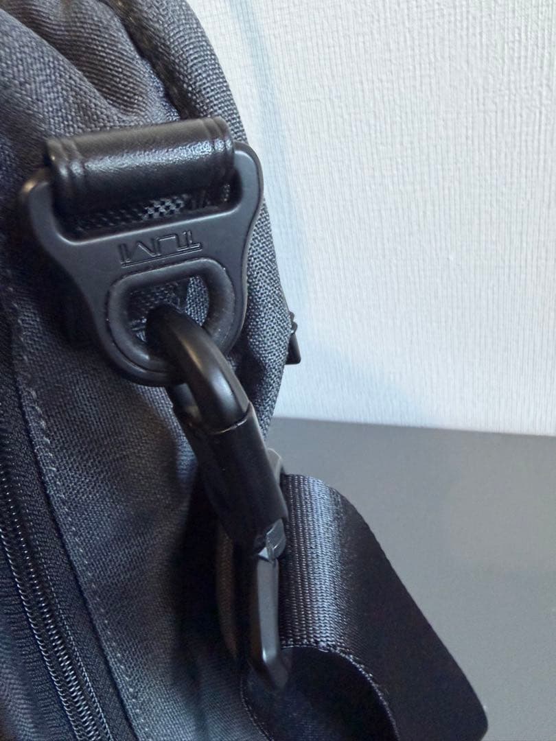 TUMI ビジネスバッグ鞄 レザー本革グレー灰色 スリム