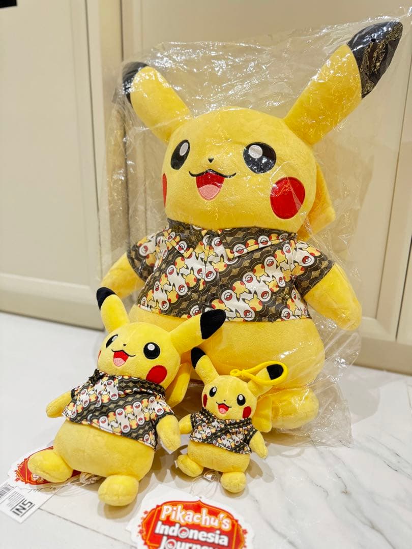 海外限定　ピカチュウ　ぬいぐるみ3点セット　バリ島　レア商品　バティック