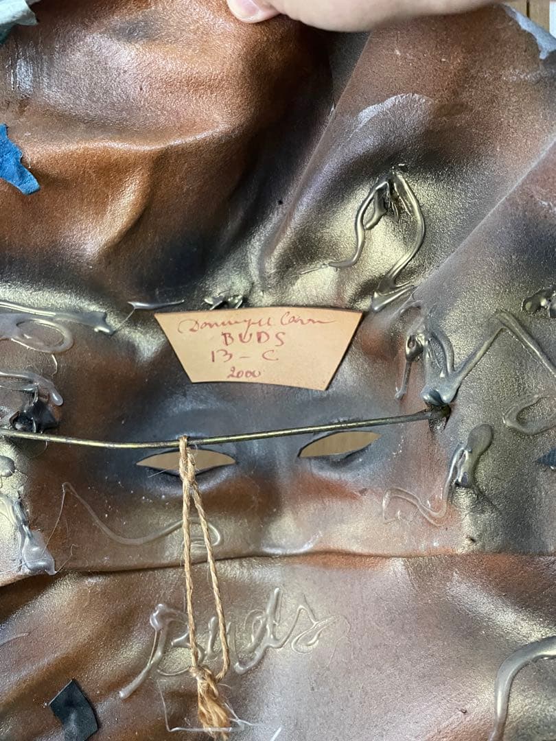 女性の顔にスカーフをまとったアート作品 壁掛け 海外 美術品