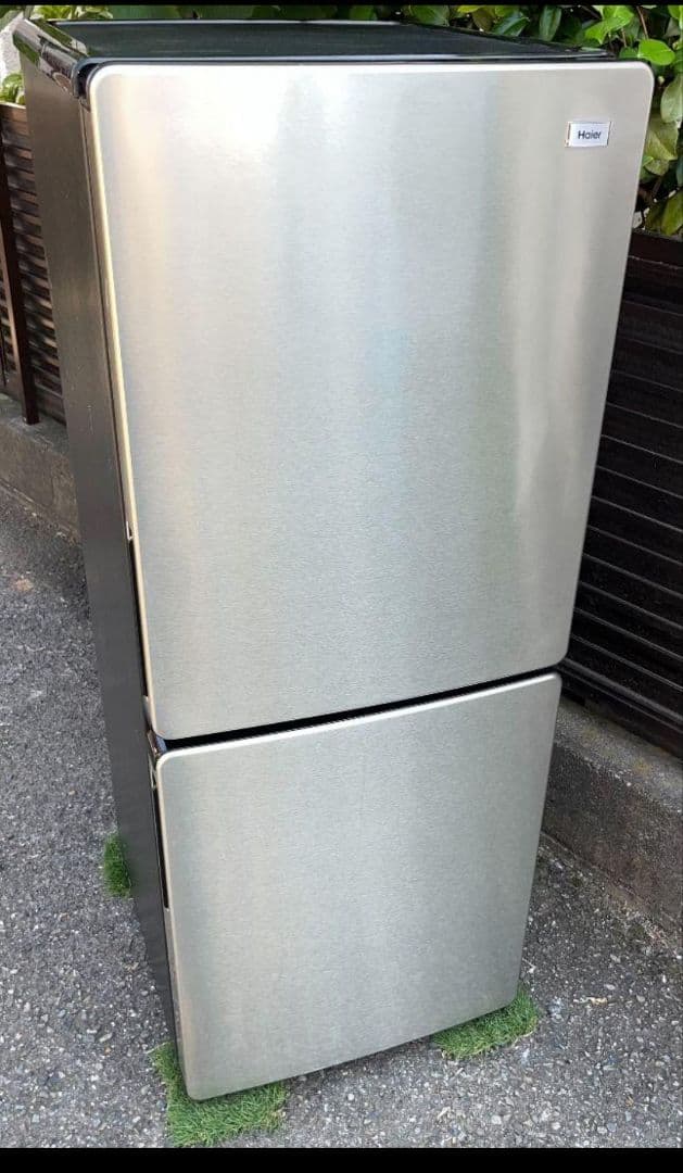 アーバンカフェハイアール冷凍冷蔵庫148L 横縞模様自動霜取り機能付19年製