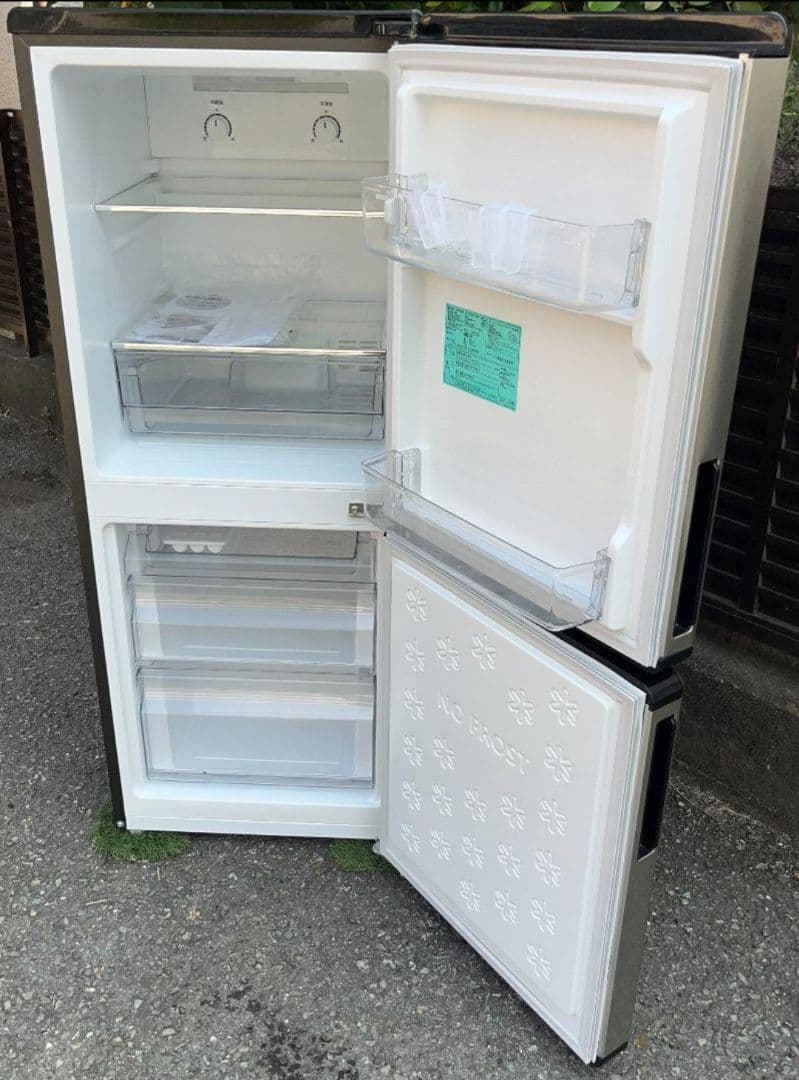 アーバンカフェハイアール冷凍冷蔵庫148L 横縞模様自動霜取り機能付19年製