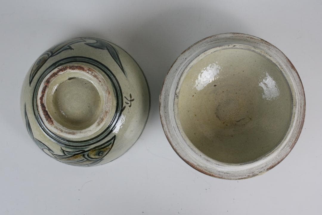 壺屋焼 人間国宝 金城次郎 作 魚文蓋物（タラフー） - メルカリ