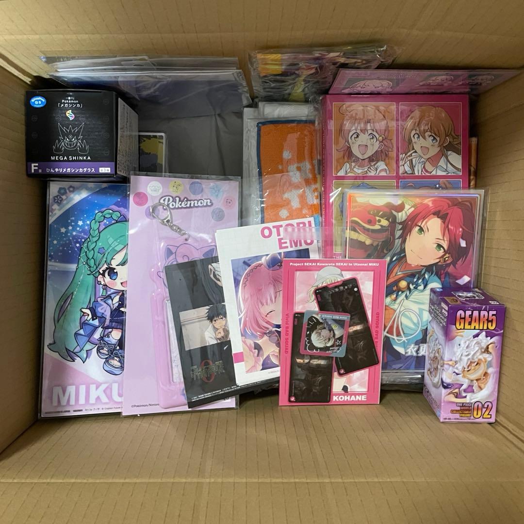 ノンジャンルまとめ売り 150点以上 缶バッジ ぬいぐるみ 紙類