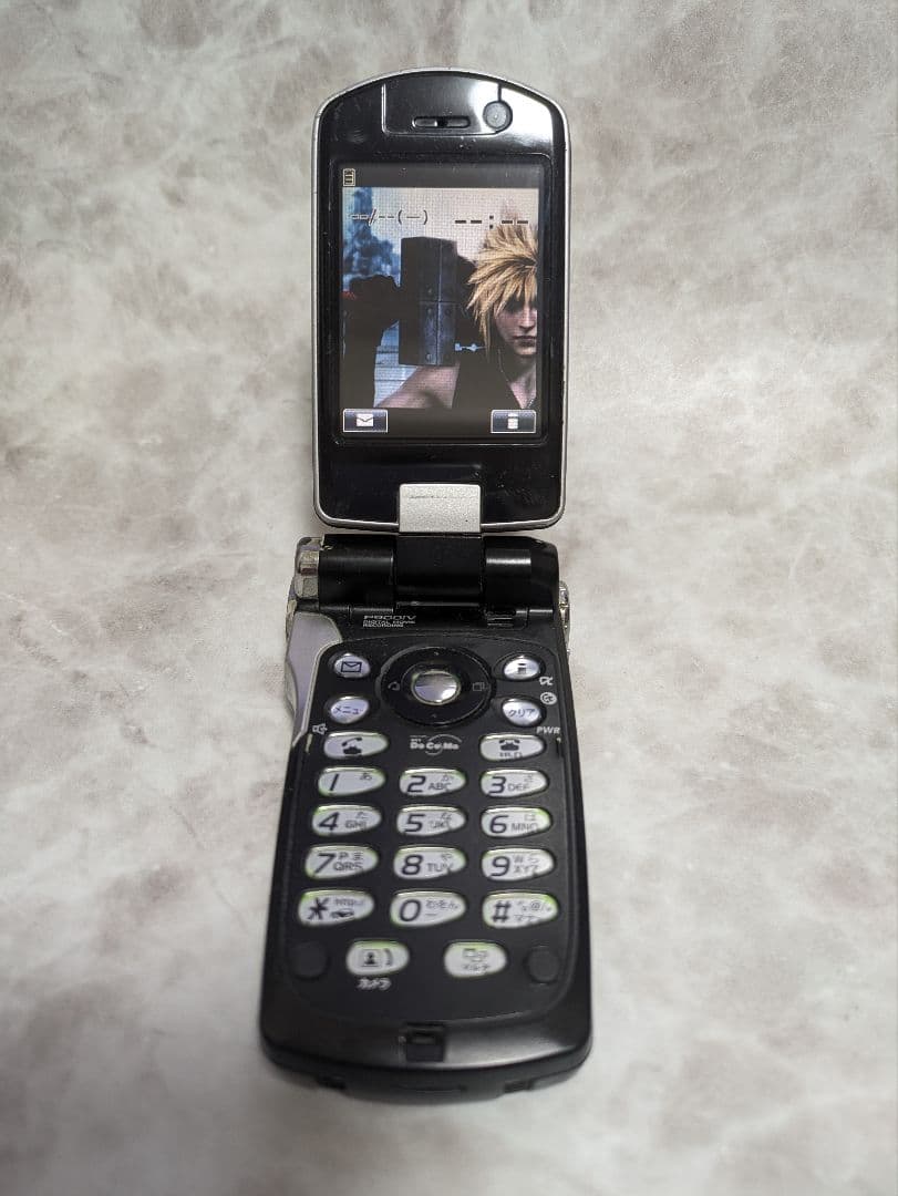 ドコモ FOMA P900iv クラウドブラック FFVII（中古品）