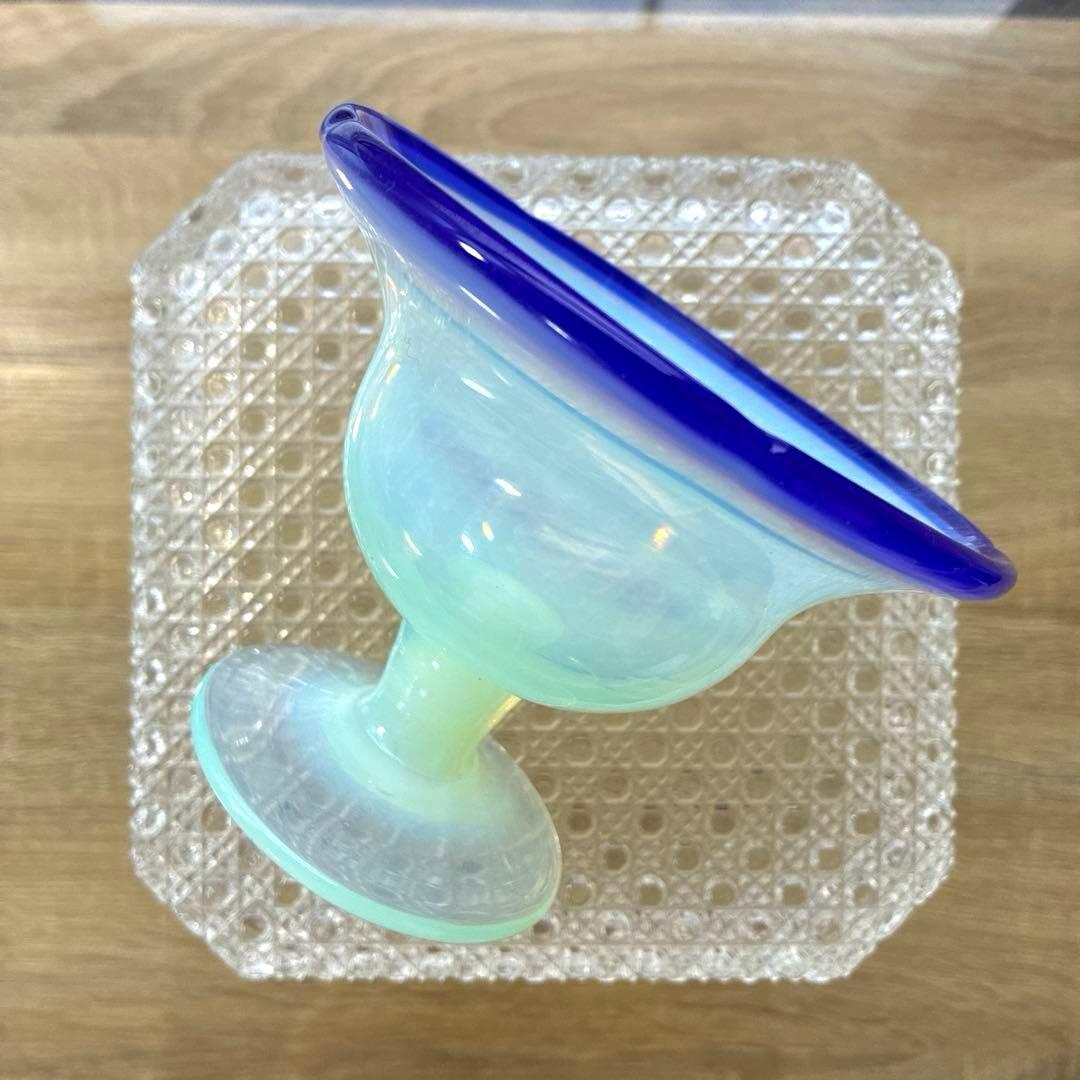 骨董 時代ガラス 希少 ラムネ色乳白色暈し 青色リップ朝顔型 氷コップ