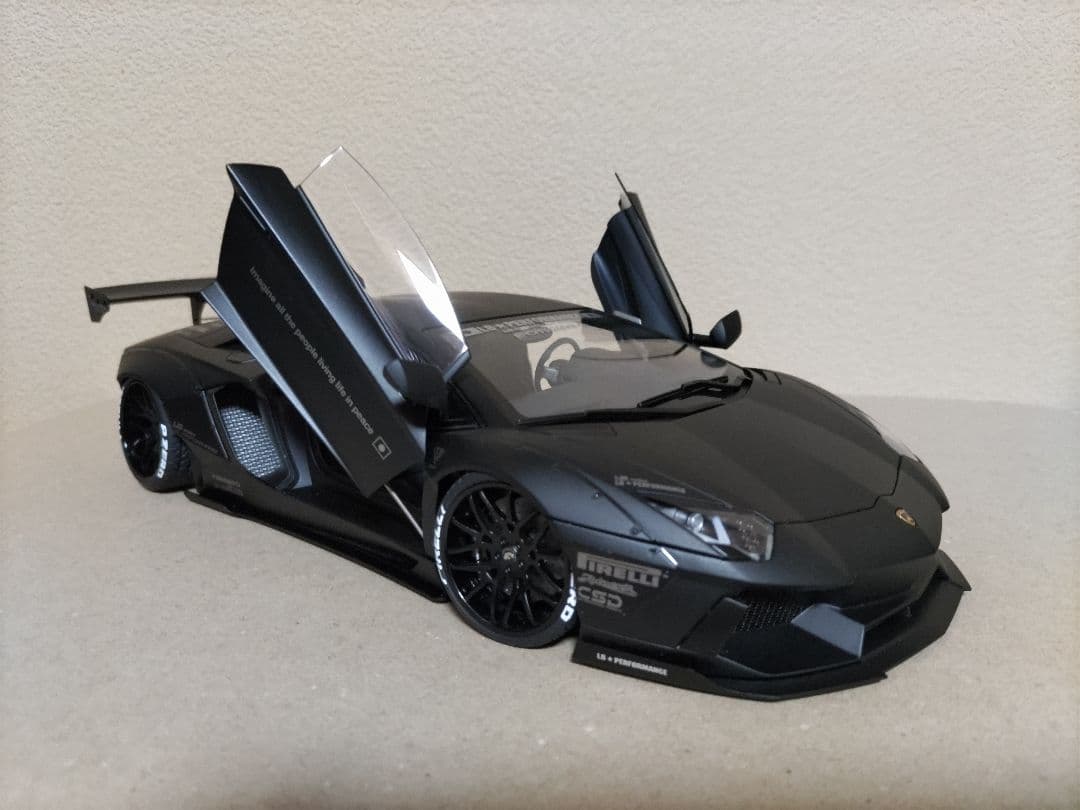 オートアート　Lamborghini　AVENTADOR