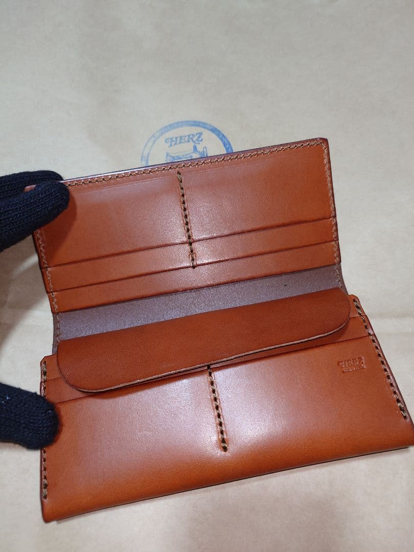 ヘルツ フラップロングウォレット