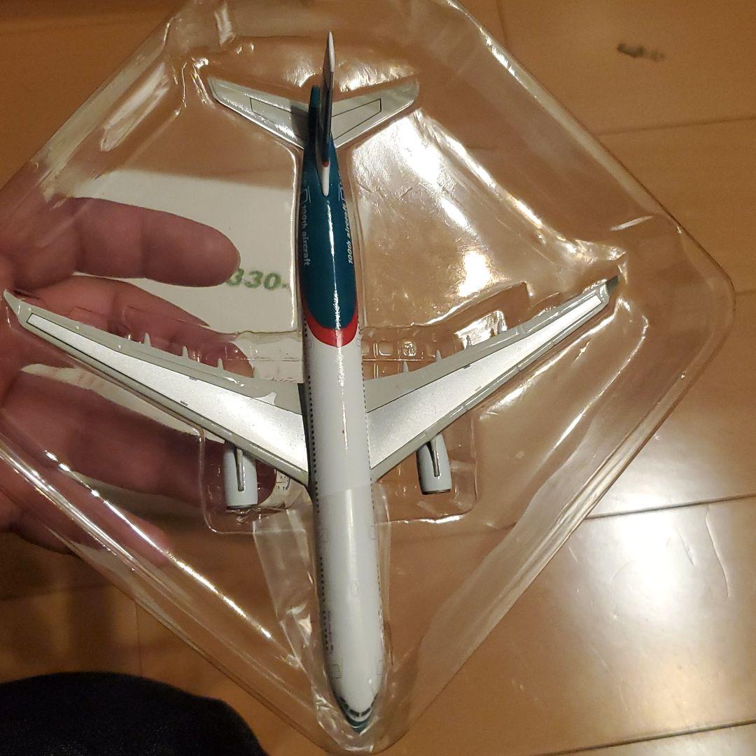 航空機・ヘリコプター CATHAY PACIFIC AIRBUS A-330-300