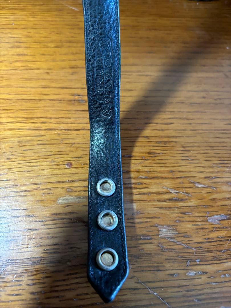クロムハーツスネーク黒レザーバングル メタルボタン付き