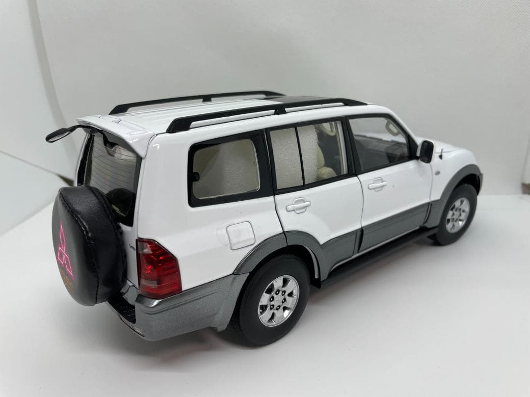 203-011 YC MODEL 1/18 三菱 パジェロ ホワイト