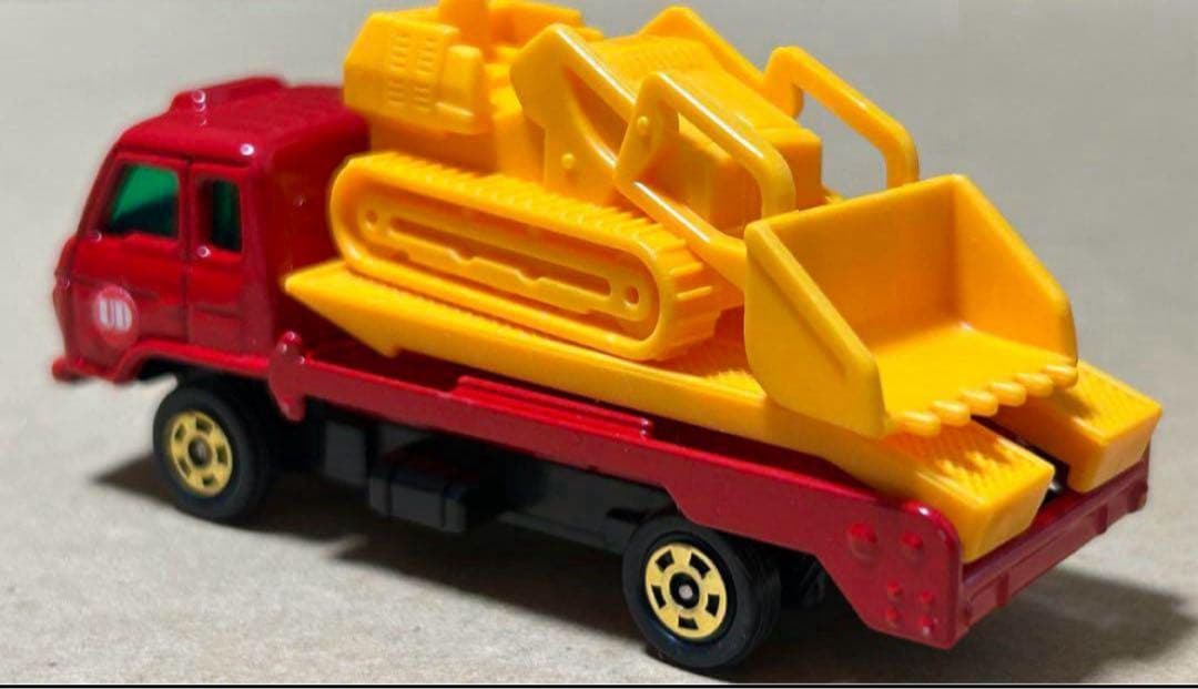 トミカ ニッサン ディーゼル コンドル ブルドーザキャリア UD 赤