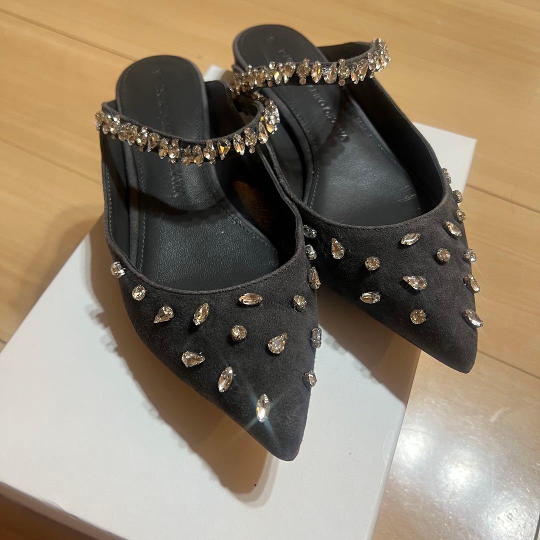 ツルバイマリコオイカワ ビジューフラットミュール