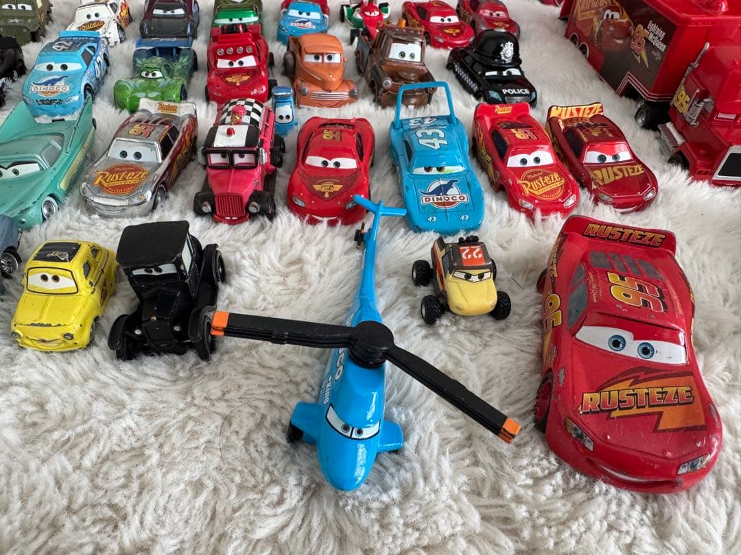 カーズ ミニカーケース ライトニング・マックイーン 約41台付き