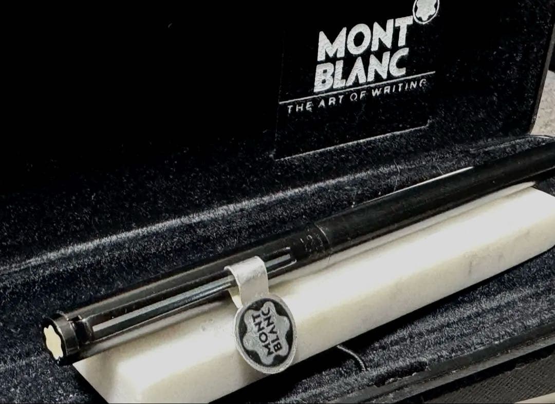 美品】モンブラン No1124 万年筆 漆黒ロードナイト鉱加工 - メルカリ