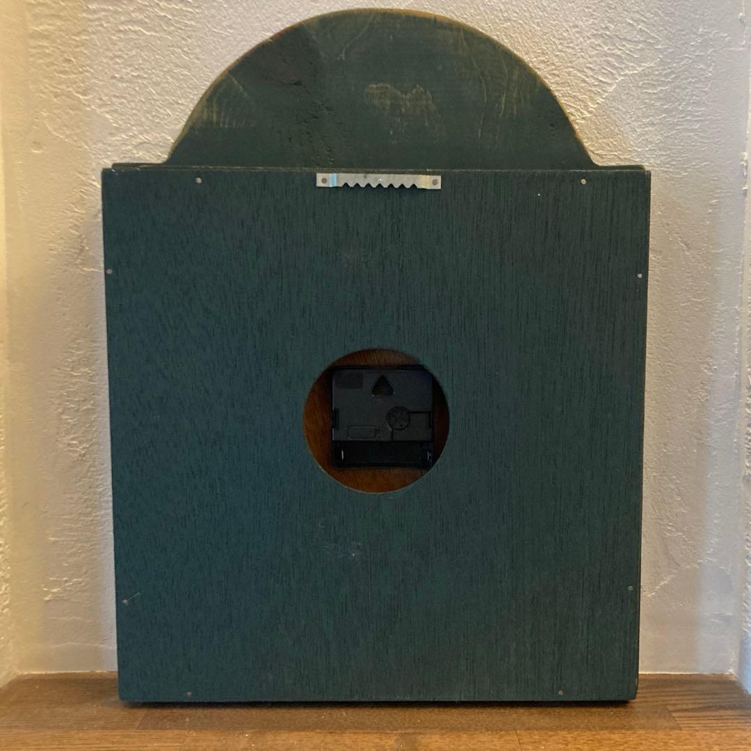 L.L.Bean Country−style wooden wall clock