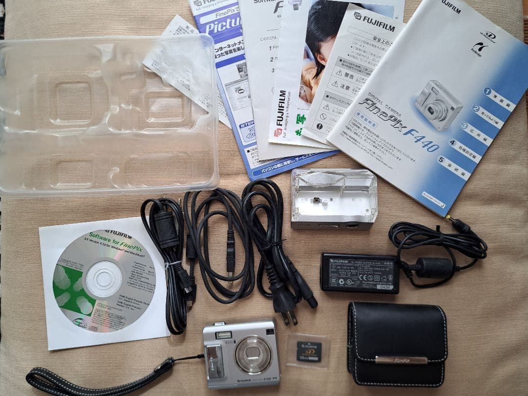 Fujifilm FinePix F440 デジタルカメラ シルバー