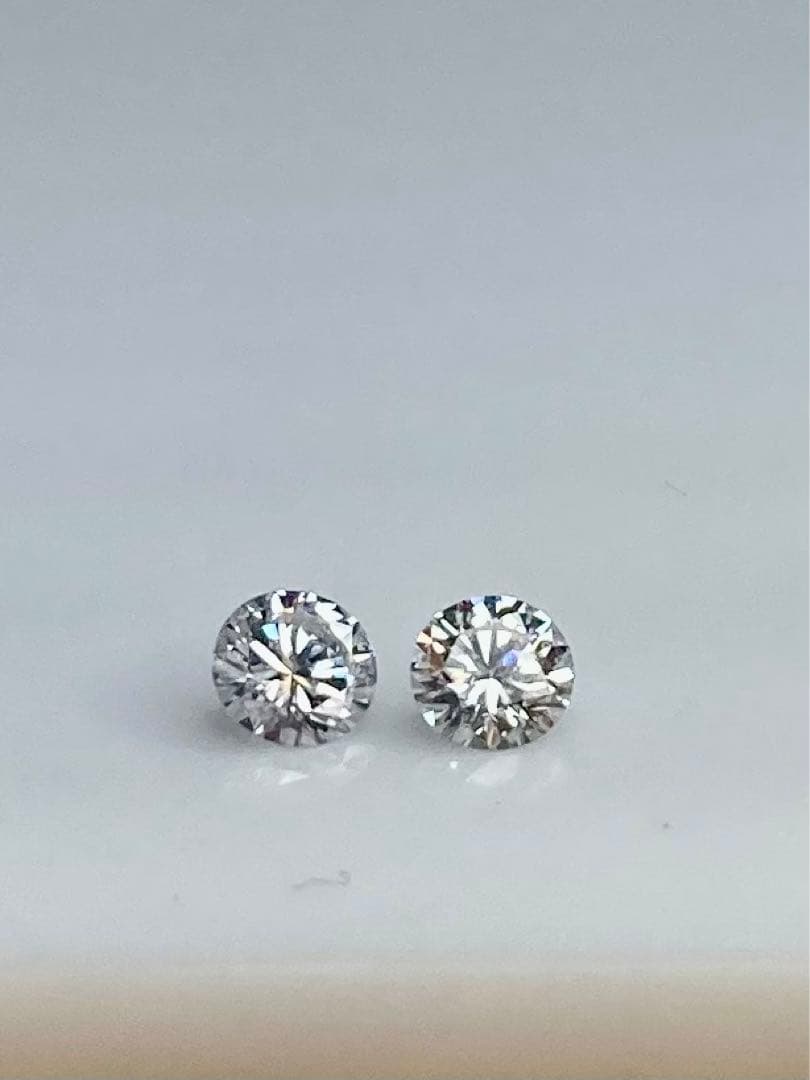 PT天然ダイヤモンドピアス 計0.6ct 鑑定書付き